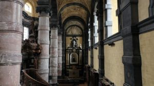 prise de vue par drone du haut d'une église